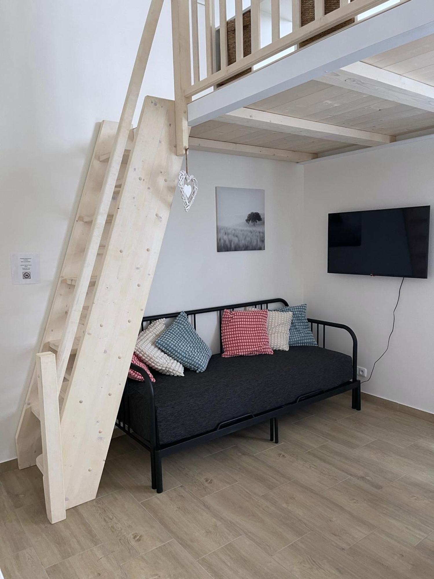 Comfortable Apartments Under The St. Barbara'S Cathedral كوتنا هورا المظهر الخارجي الصورة