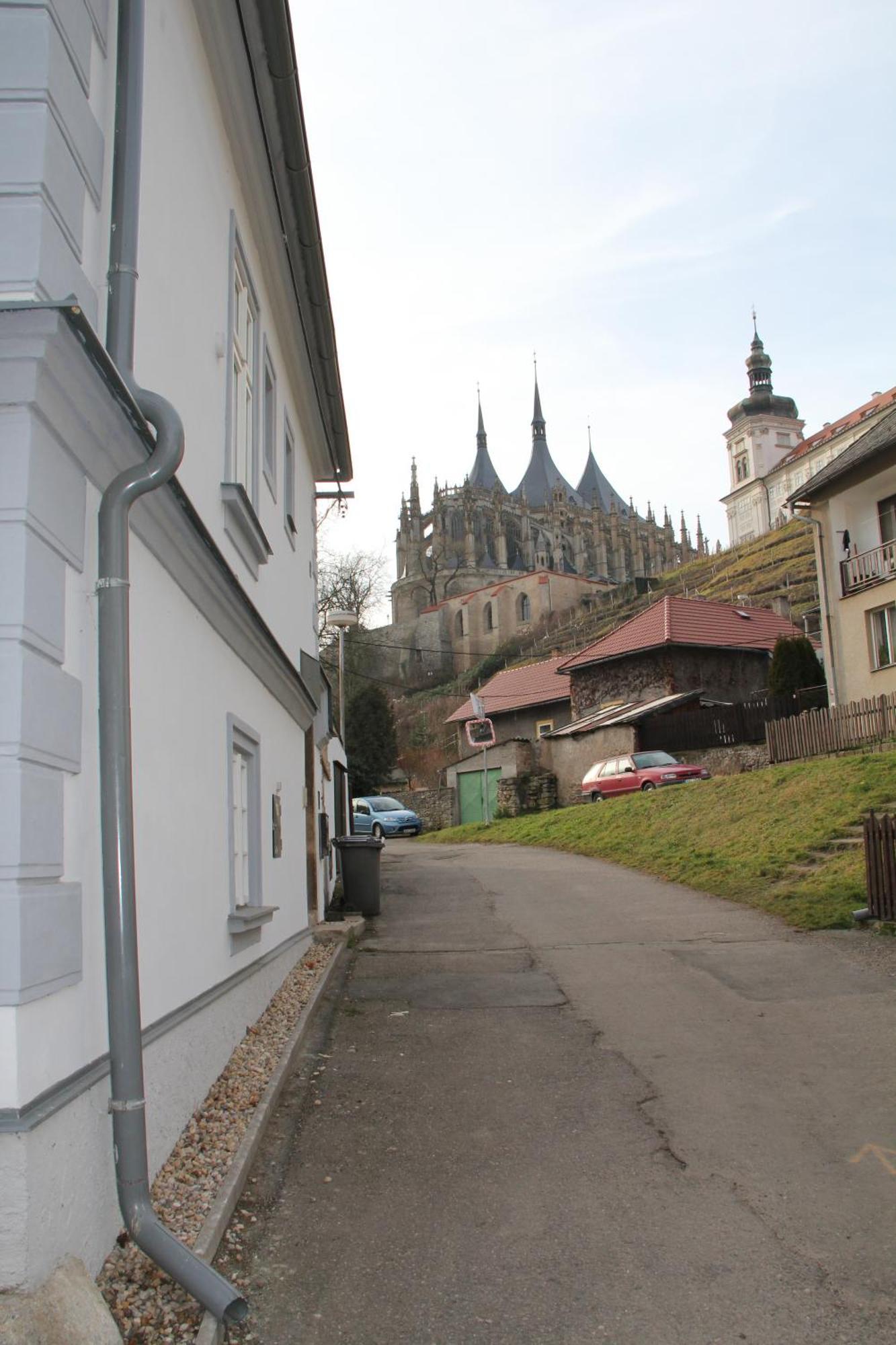 Comfortable Apartments Under The St. Barbara'S Cathedral كوتنا هورا المظهر الخارجي الصورة
