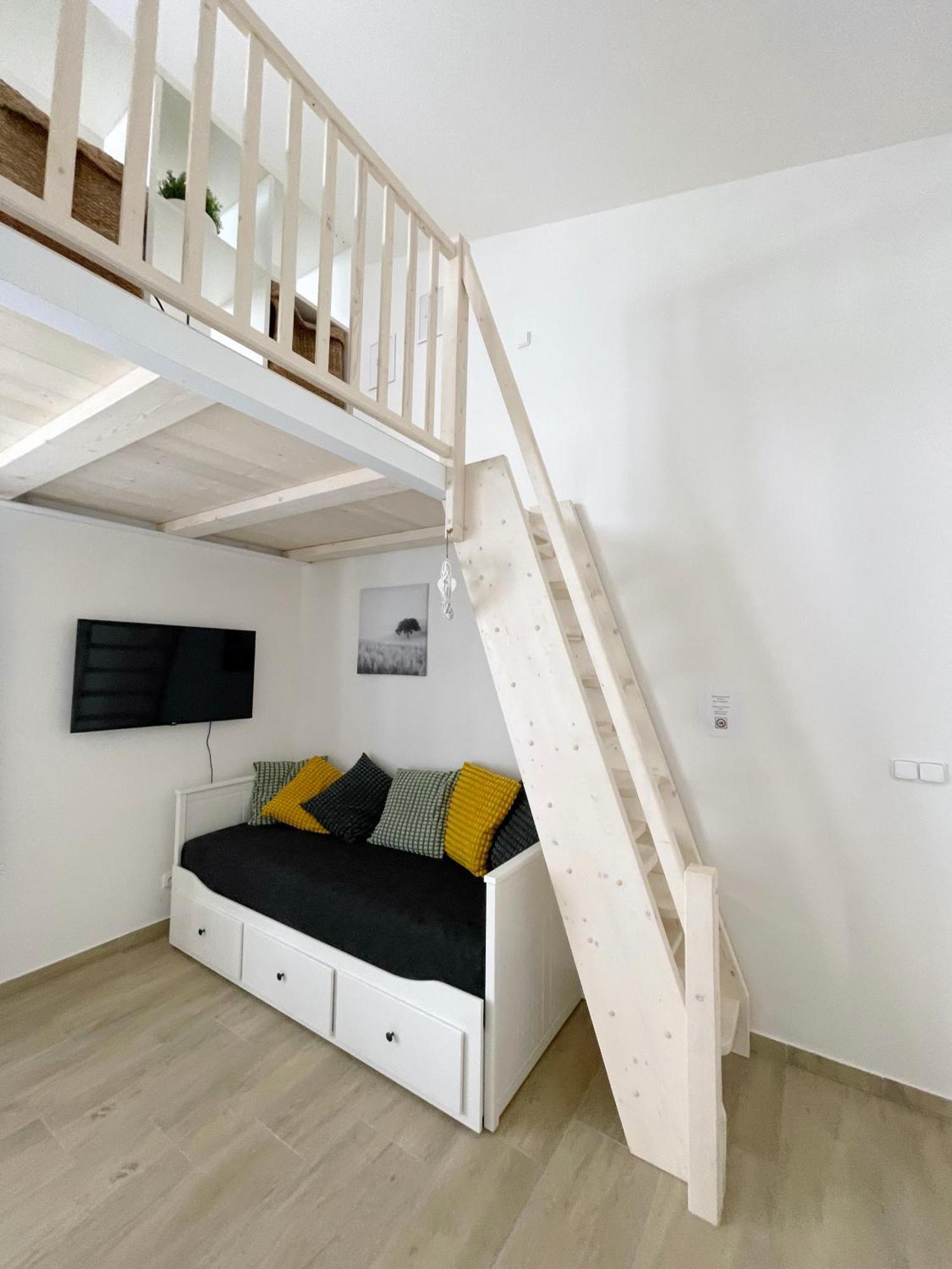 Comfortable Apartments Under The St. Barbara'S Cathedral كوتنا هورا المظهر الخارجي الصورة