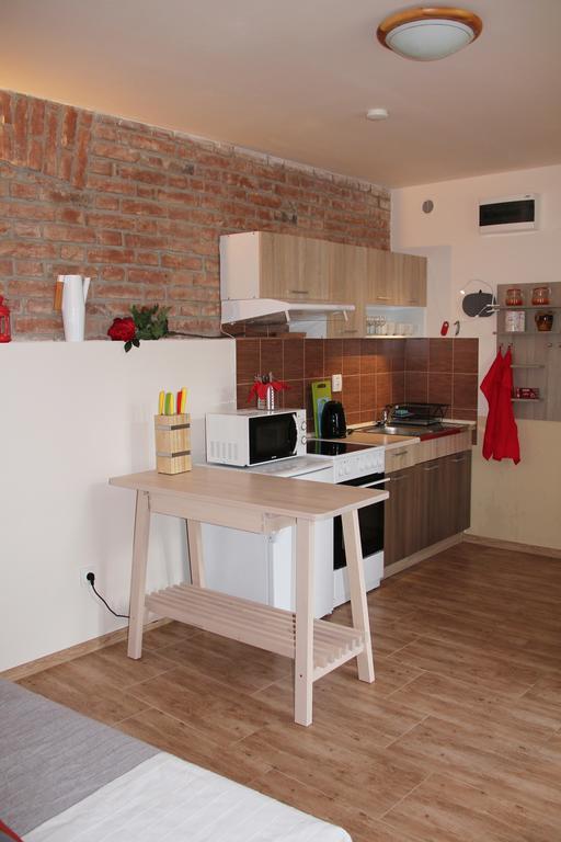 Comfortable Apartments Under The St. Barbara'S Cathedral كوتنا هورا المظهر الخارجي الصورة