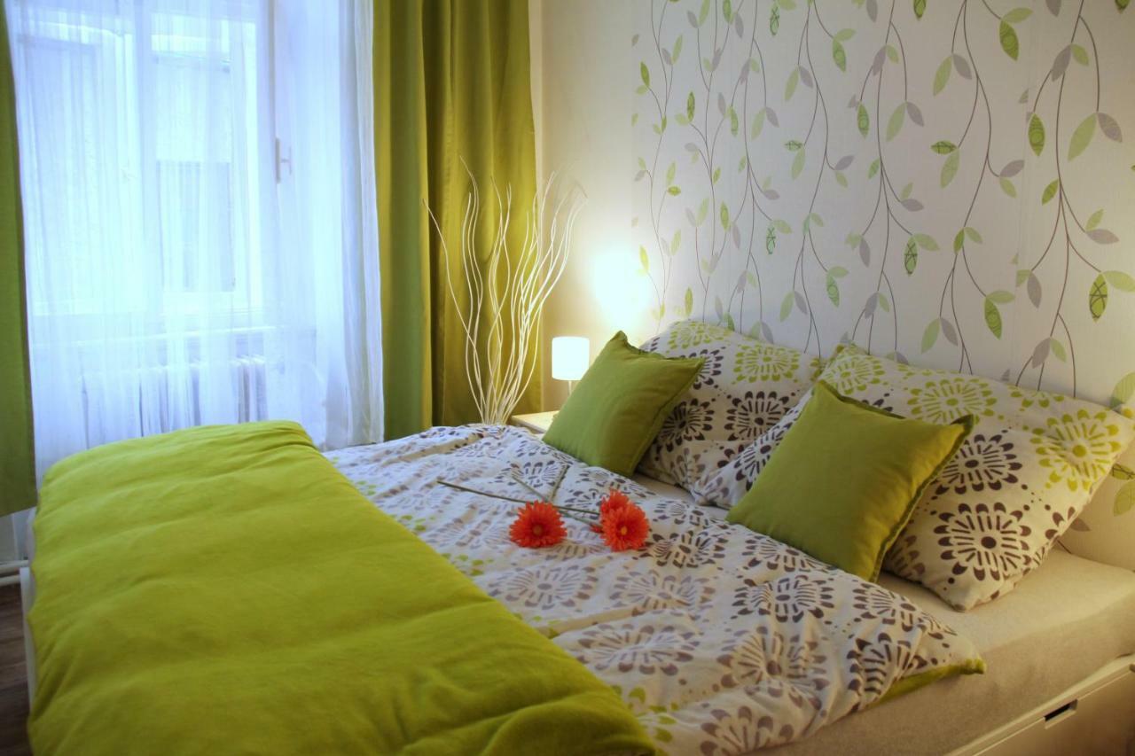 Comfortable Apartments Under The St. Barbara'S Cathedral كوتنا هورا المظهر الخارجي الصورة