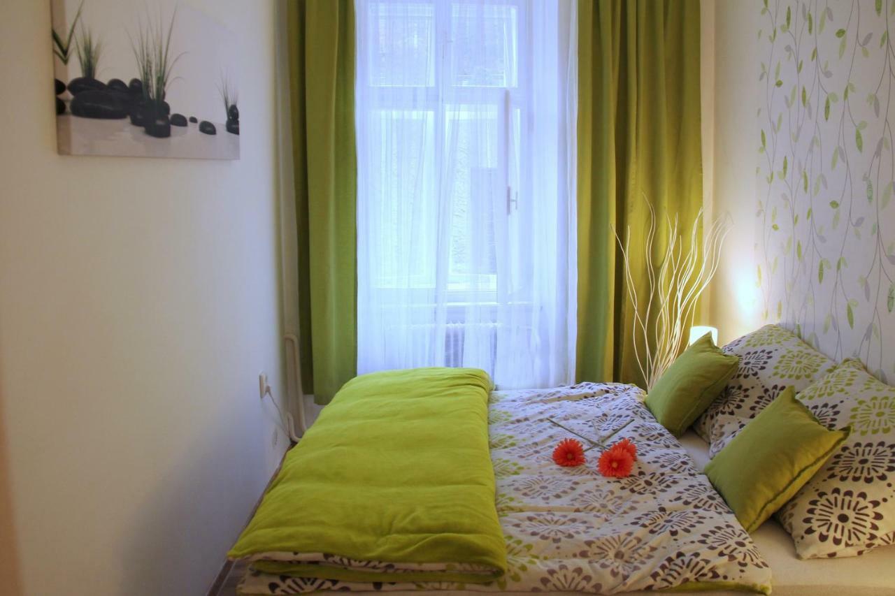 Comfortable Apartments Under The St. Barbara'S Cathedral كوتنا هورا المظهر الخارجي الصورة