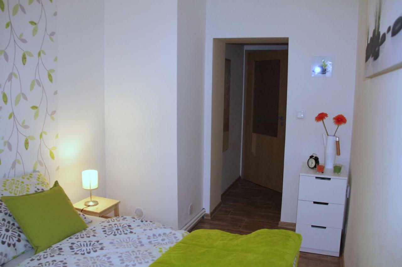 Comfortable Apartments Under The St. Barbara'S Cathedral كوتنا هورا المظهر الخارجي الصورة