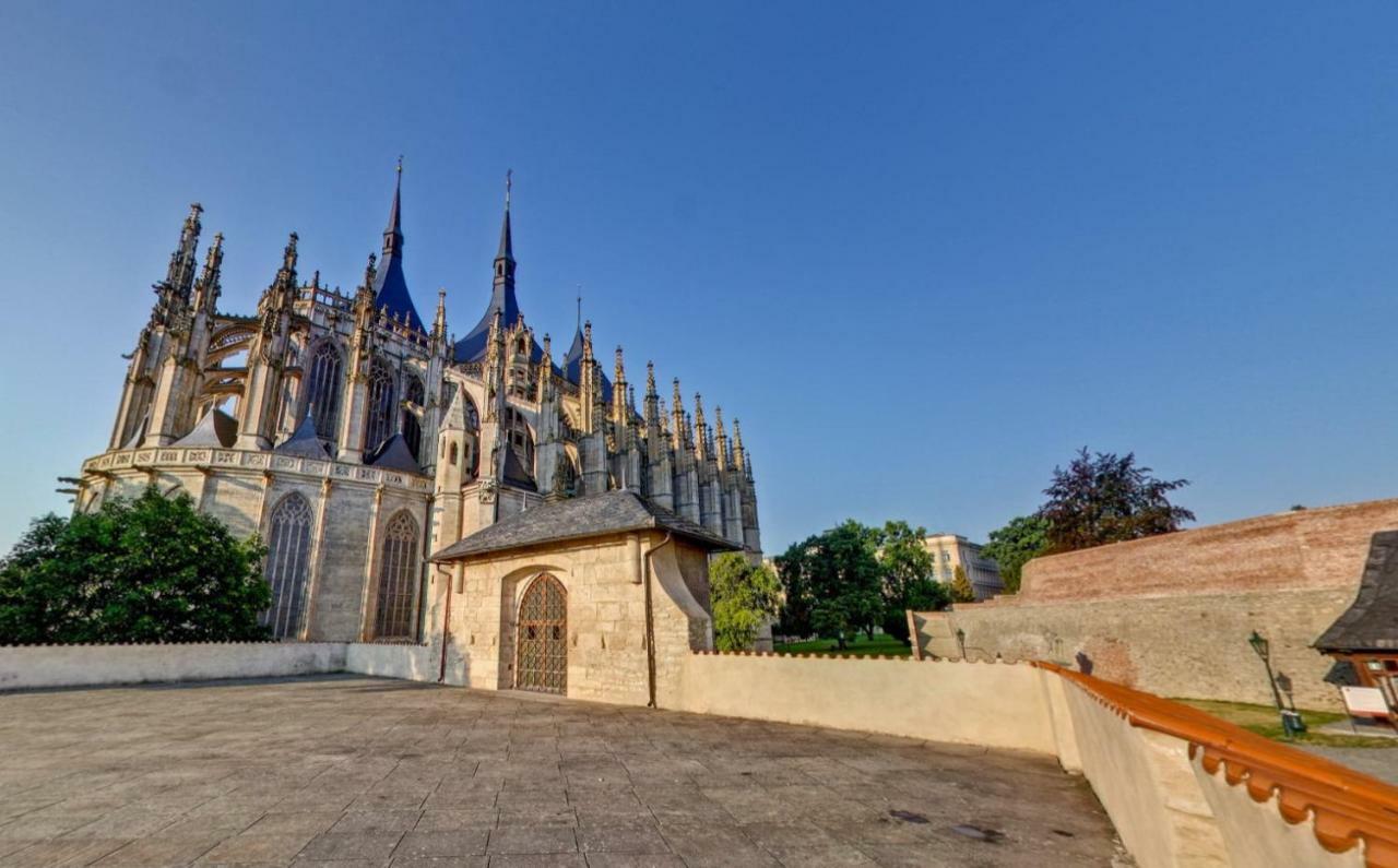 Comfortable Apartments Under The St. Barbara'S Cathedral كوتنا هورا المظهر الخارجي الصورة